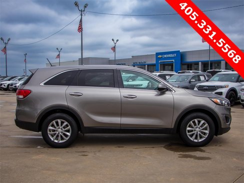 Used 2017 Kia Sorento L image 11