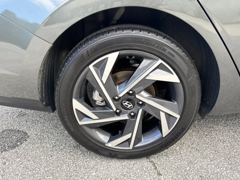 Used 2025 Hyundai Elantra Sport image 17