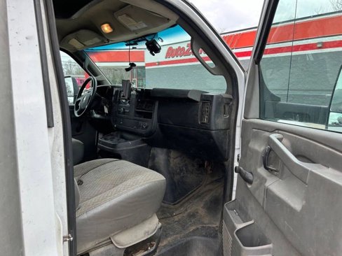 Used 2017 Chevrolet Express 3500 Extended image 13