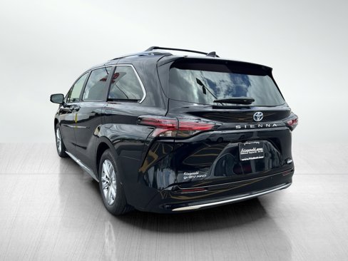 New 2025 Toyota Sienna Limited image 10