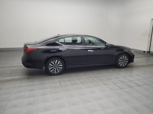 Used 2024 Nissan Altima 2.5 SV image 10