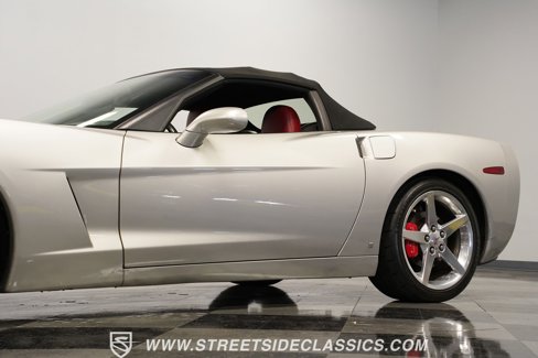 Used 2006 Chevrolet Corvette Convertible w/ Preferred Equipment Group image 22