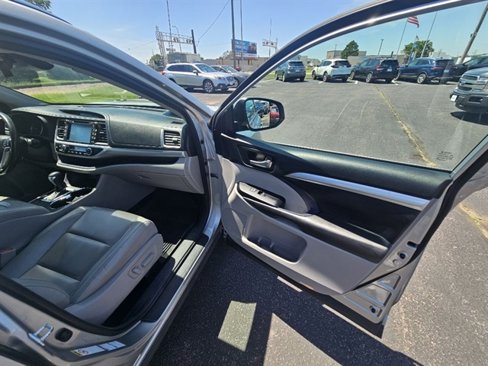Used 2018 Toyota Highlander XLE image 20