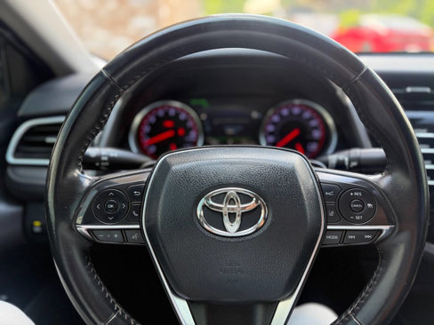 Used 2018 Toyota Camry XSE w/ Accessory Appearance Package image 14
