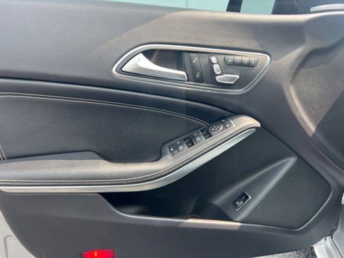 Used 2019 Mercedes-Benz CLA 250 4MATIC image 11