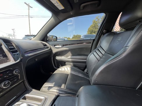 Used 2023 Chrysler 300 C image 16