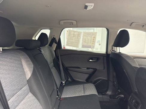 Used 2023 Nissan Rogue SV image 14