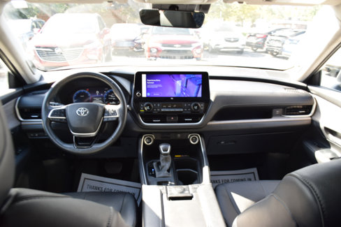 Used 2024 Toyota Grand Highlander AWD image 17