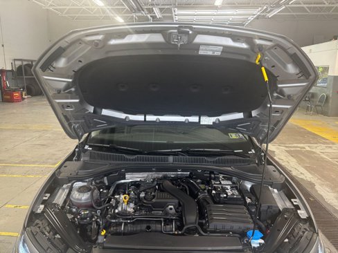 Used 2025 Volkswagen Jetta SE image 31