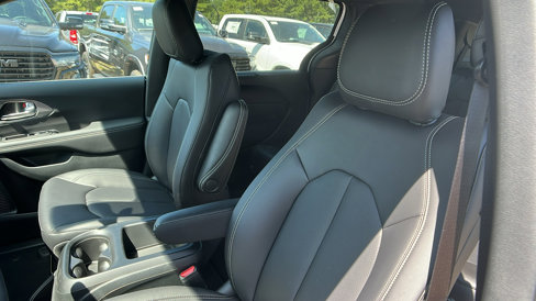 New 2026 Chrysler Voyager LX image 18