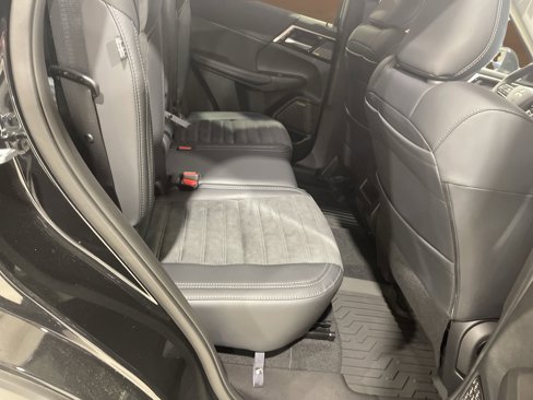 New 2025 Mitsubishi Outlander SE image 15