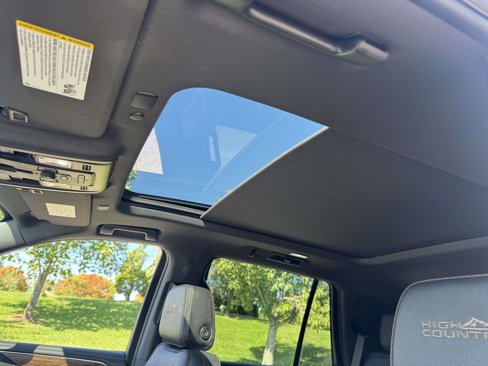 Used 2023 Chevrolet Tahoe High Country image 18