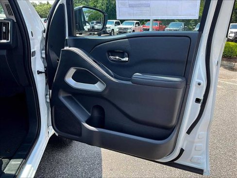 Certified 2025 Nissan Frontier SV image 12