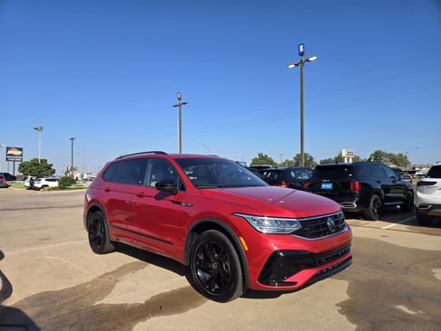 Used 2024 Volkswagen Tiguan SE R-Line image 4