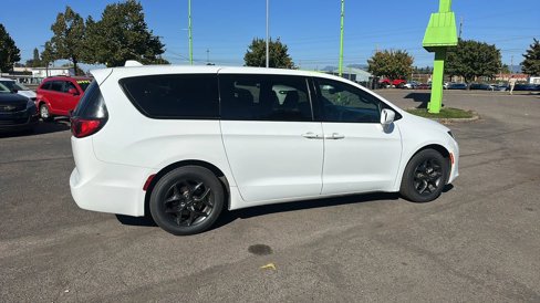 Used 2018 Chrysler Pacifica Touring Plus w/ S Appearance Package image 3