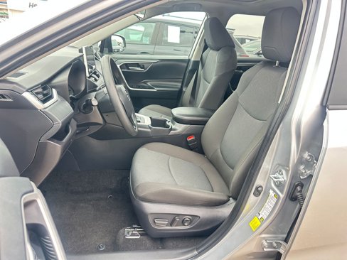 Used 2025 Toyota RAV4 XLE image 36