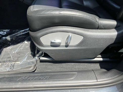 Certified 2022 Porsche Macan image 19