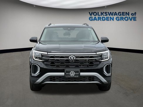 New 2025 Volkswagen Atlas Peak Edition SE image 3