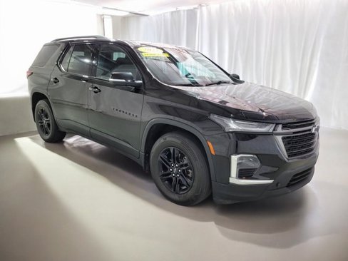 Used 2022 Chevrolet Traverse LT image 2
