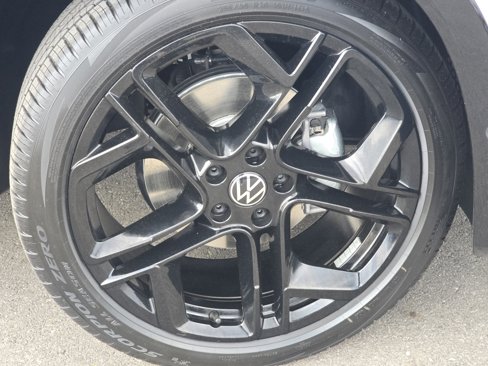 New 2025 Volkswagen Tiguan SE R-Line image 13