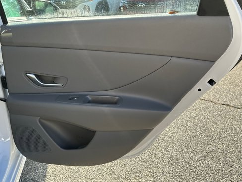Used 2025 Hyundai Elantra SEL image 16