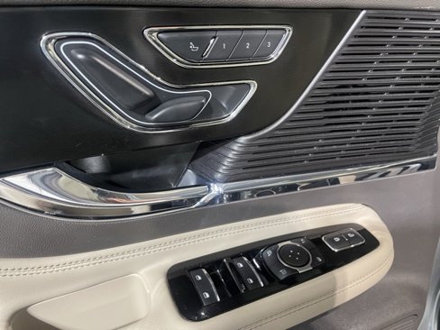 Used 2022 Lincoln Corsair Reserve image 10