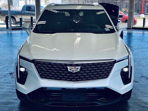Used 2024 Cadillac XT4 Premium Luxury image 10