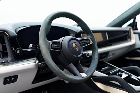 Used 2025 Porsche Cayenne GTS image 45