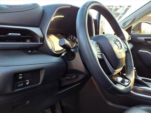 Used 2022 Toyota Highlander Limited image 18