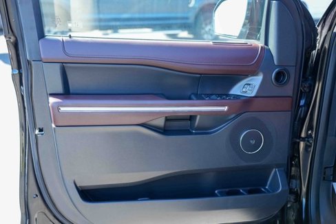 Used 2024 Ford Expedition Limited image 19