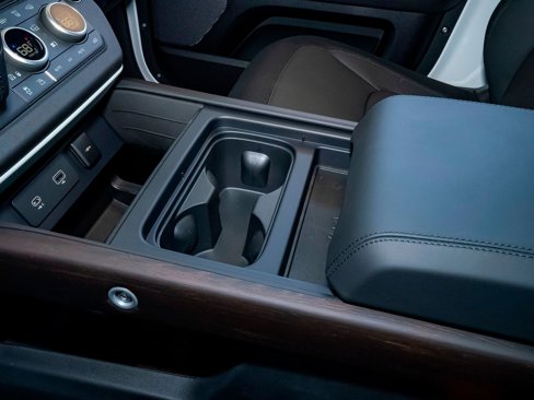 New 2024 Land Rover Defender 90 X-Dynamic SE image 30