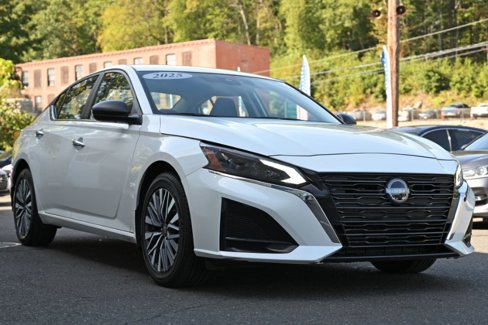 Used 2025 Nissan Altima 2.5 SV image 7