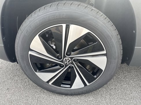 New 2025 Volkswagen Taos SE image 8