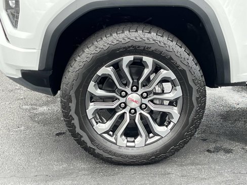New 2026 GMC Canyon Denali image 13