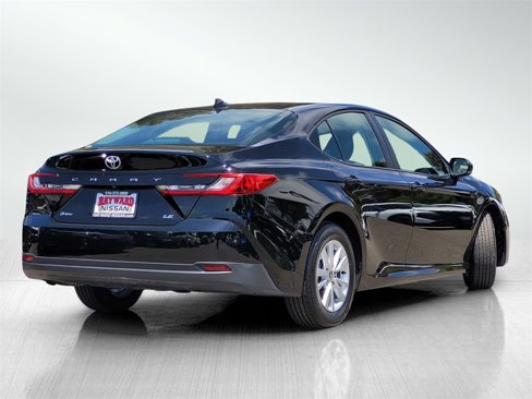 Used 2025 Toyota Camry LE image 4