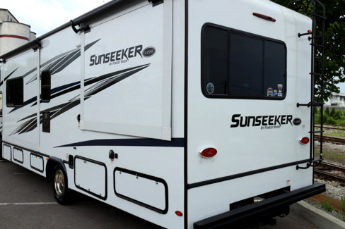 Used 2022 Ford E-450 and Econoline 450 Super Duty w/ Motorhome Prep Package image 28