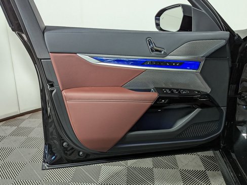 New 2026 BMW 750e xDrive w/ Premium Package image 11