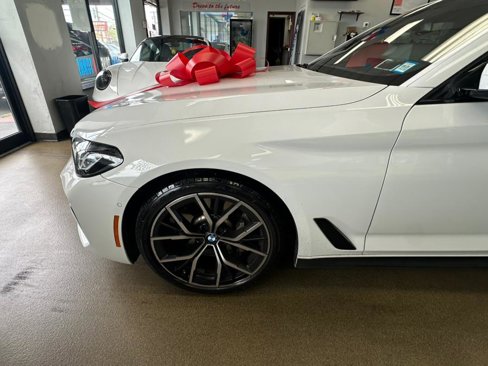 Used 2022 BMW 530i xDrive w/ Executive Package image 9