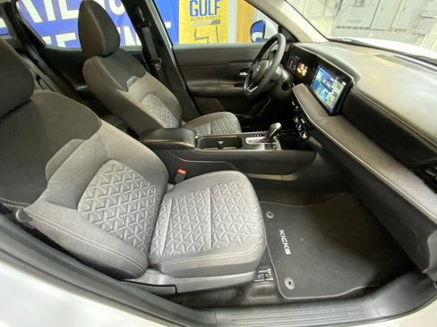 Used 2025 Nissan Kicks SV image 25