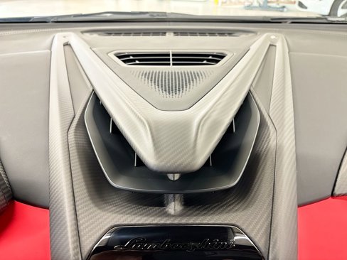 Used 2024 Lamborghini Revuelto image 23