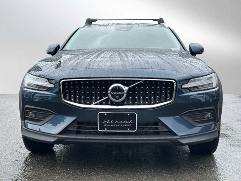 New 2026 Volvo V60 B5 Cross Country Plus w/ Climate Package image 8
