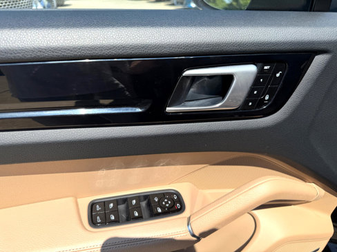 Used 2019 Porsche Cayenne image 16