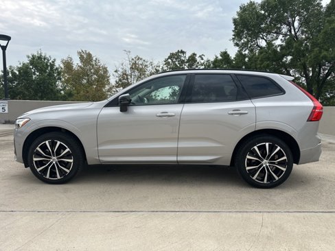 Certified 2025 Volvo XC60 B5 Plus image 5