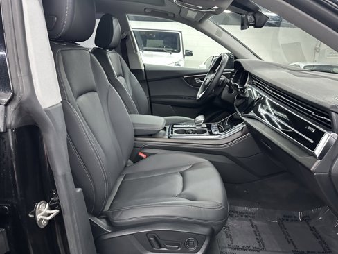 Used 2023 Audi Q8 Prestige image 24