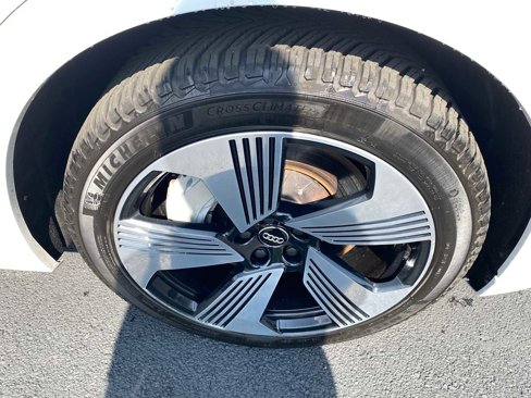 Used 2021 Audi e-tron Prestige w/ Prestige Package image 42