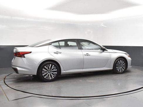 Used 2024 Nissan Altima 2.5 SV image 8