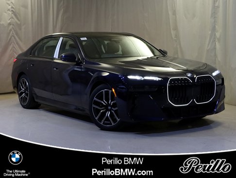 Used 2026 BMW 750e xDrive image 1