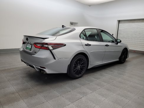 Used 2022 Toyota Camry SE image 10