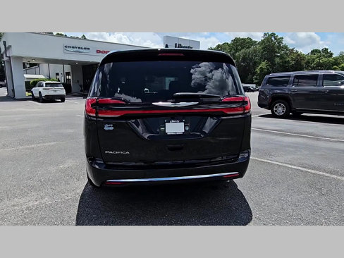 New 2026 Chrysler Pacifica Select image 31