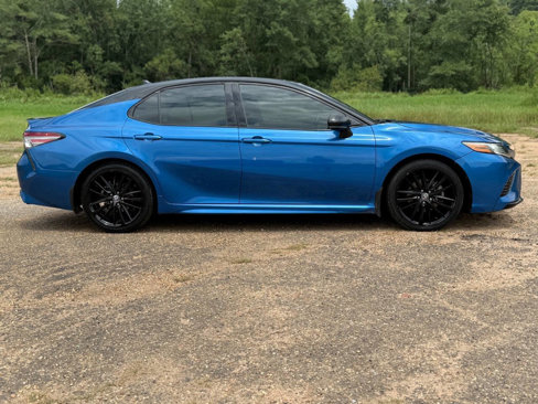 Used 2018 Toyota Camry XSE image 6